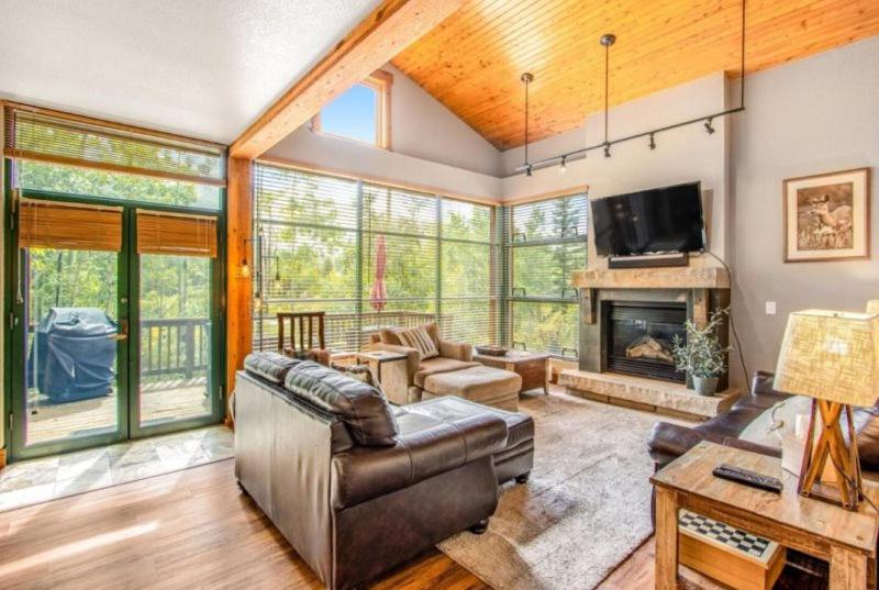 Lovely Townhome A Half-Mile From Keystone Gondola Wshared Hot-Tub & Excellent Views